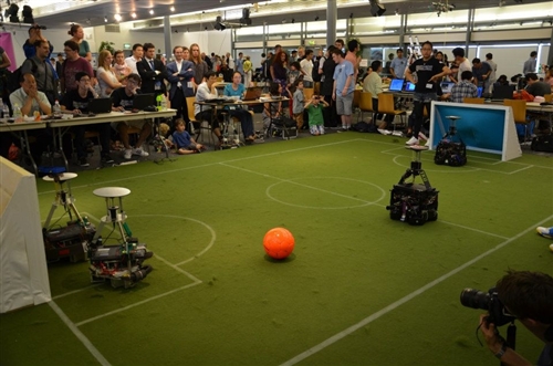 電機系機器人再創FIRA 世界盃機器人大賽5金3銀3銅佳績。