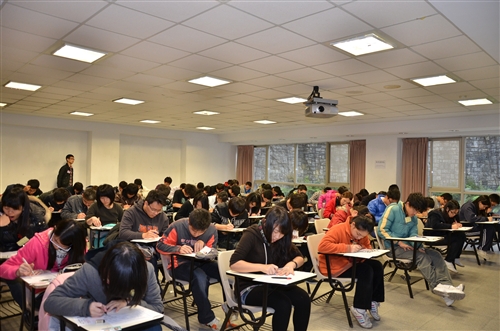 「2012第七屆鍾靈化學創意競賽」全國高中生一起飆化學。