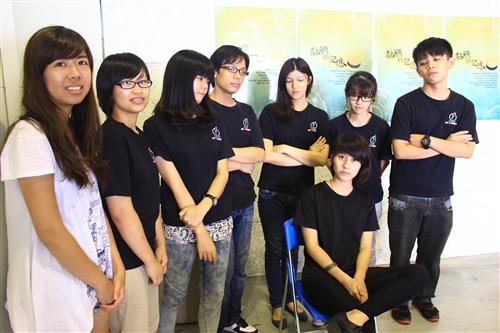 資傳系學生展現學習成效--拍攝《黏稠的記憶》。