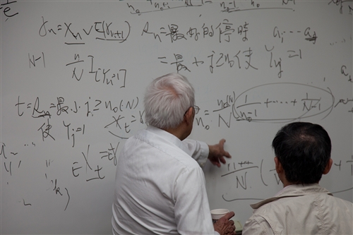 周元燊院士蒞校演講談「望佳止步」。