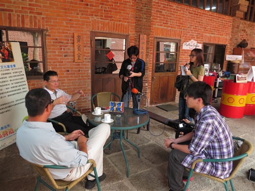 資傳系學生展現學習成效--拍攝《黏稠的記憶》。