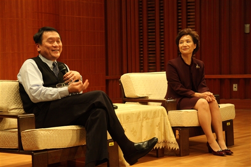 朱敬一院士蒞臨本校演講談台灣經濟發展機會。