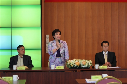 本校舉行「100年度教學單位計畫執行成果發表會」。