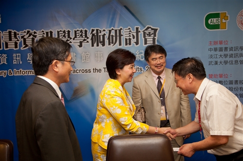 資圖系舉辦「2012年第十一屆海峽兩岸圖書資訊學學術研討會」。