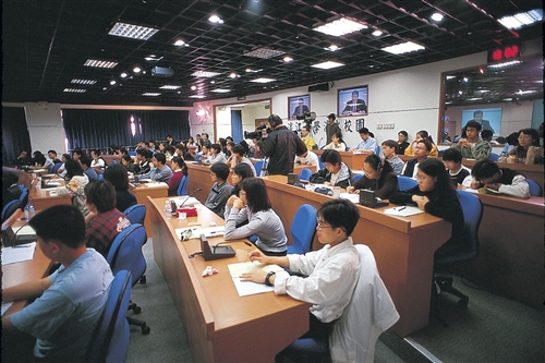 新設4個跨領域學分學程，「綠色能源科技」、「文化旅遊」學程獲得教育部補助。