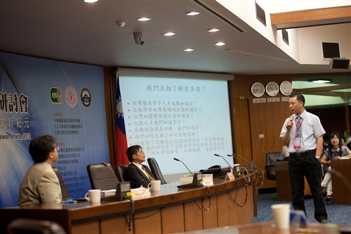 資圖系舉辦「2012年第十一屆海峽兩岸圖書資訊學學術研討會」。