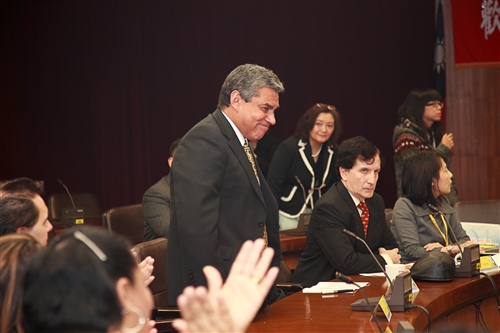 本校成立全國首創的跨國遠距教學碩專班，招收中南美洲友邦在職菁英。