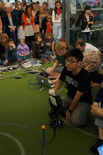 電機系機器人再創FIRA 世界盃機器人大賽5金3銀3銅佳績。