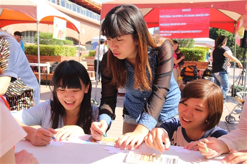 學務處推動品德教育，於淡水捷運站舉辦品格運動會。