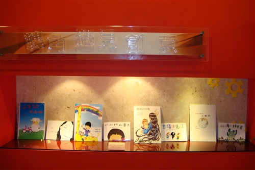 文學院舉辦「海容千水‧月映萬川」文學週活動。