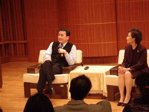 朱敬一院士蒞臨本校演講談台灣經濟發展機會。