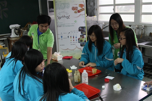 本校行動化學車趴趴走萬里行，第三度下鄉協助推動偏鄉科學教育。