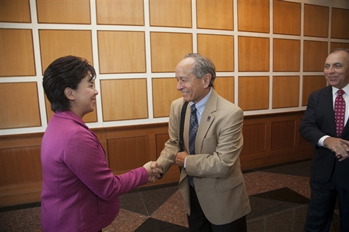 美國姊妹校舊金山州立大學校長等一行4人蒞校參訪。