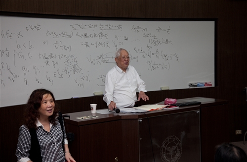 周元燊院士蒞校演講談「望佳止步」。