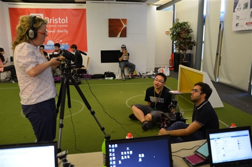 電機系機器人再創FIRA 世界盃機器人大賽5金3銀3銅佳績。