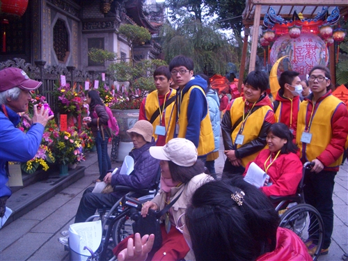 校園與社區服務學習：「有愛無礙萬華剝皮寮之行」。