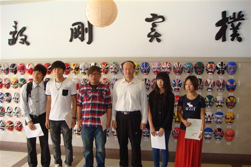 文學院舉辦「海容千水‧月映萬川」文學週活動。