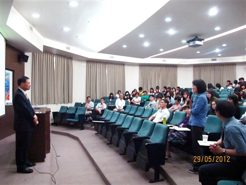 前行政副院長賴英照教授蒞校演講：「華爾街往何去？」