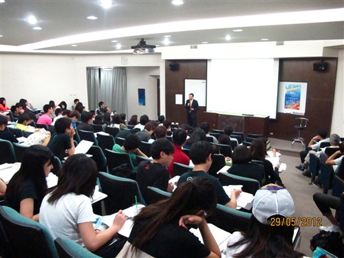 前行政副院長賴英照教授蒞校演講：「華爾街往何去？」