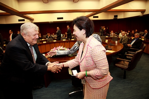 本校成立全國首創的跨國遠距教學碩專班，招收中南美洲友邦在職菁英。