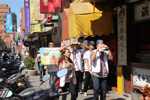 學務處推動品德教育，於淡水捷運站舉辦品格運動會。