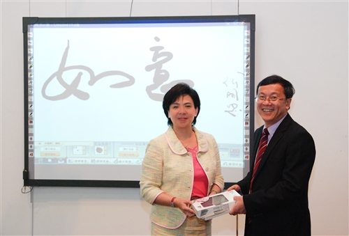 馬來西亞校友陪同該國高等教育部副部長何國忠蒞校參訪。