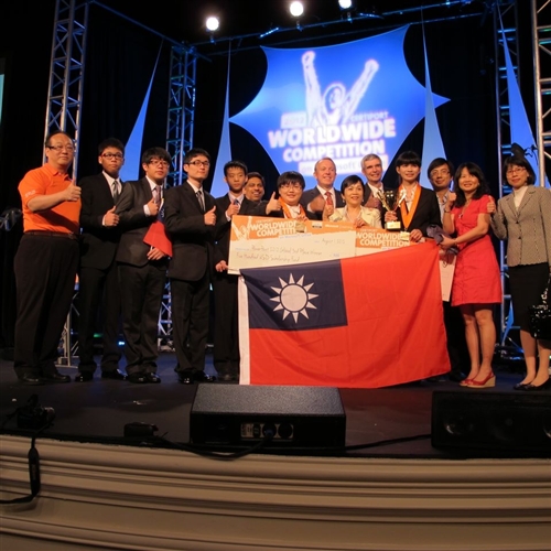 運輸管理學系同學葉致璋榮獲世界冠軍！