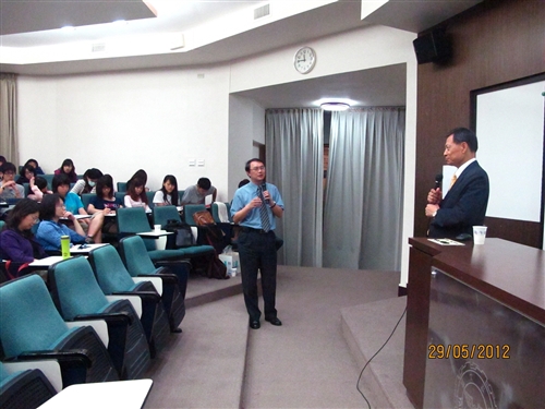 前行政副院長賴英照教授蒞校演講：「華爾街往何去？」