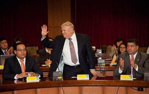 本校成立全國首創的跨國遠距教學碩專班，招收中南美洲友邦在職菁英。