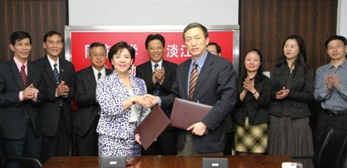 張校長率團參加南京航空航天大學60週年校慶，並與同濟大學簽署兩校締結姊妹校協議書。