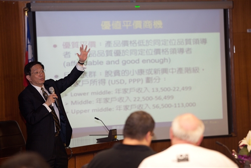 管中閔院士蒞校暢談國際經濟大趨勢。