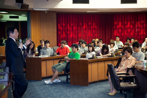 管中閔院士蒞校暢談國際經濟大趨勢。