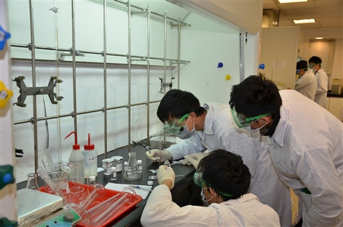 「2012第七屆鍾靈化學創意競賽」全國高中生一起飆化學。