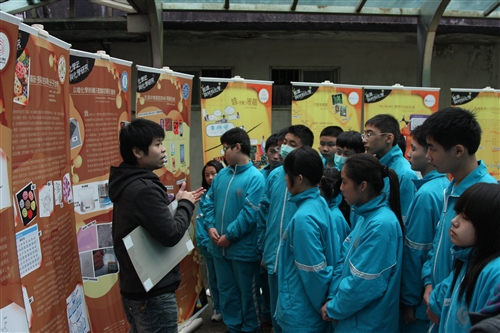 本校行動化學車趴趴走萬里行，第三度下鄉協助推動偏鄉科學教育。