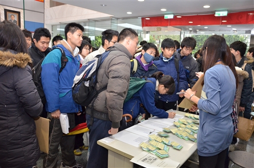 「2012第七屆鍾靈化學創意競賽」全國高中生一起飆化學。