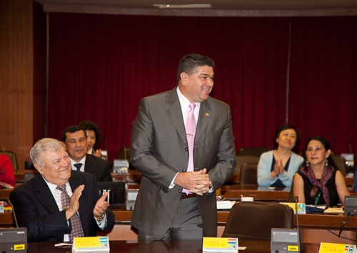 本校成立全國首創的跨國遠距教學碩專班，招收中南美洲友邦在職菁英。