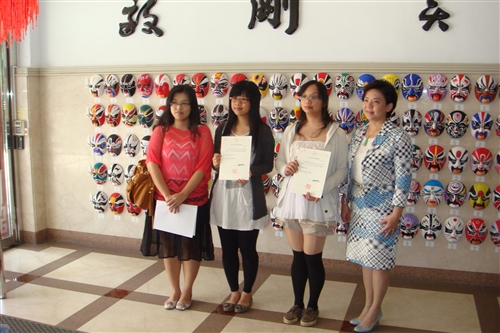 文學院舉辦「海容千水‧月映萬川」文學週活動。