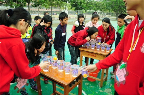 「諾亞方舟啟航」二齊校友會返鄉服務國小學童。