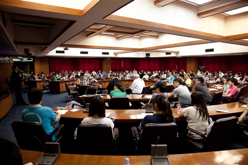 管中閔院士蒞校暢談國際經濟大趨勢。