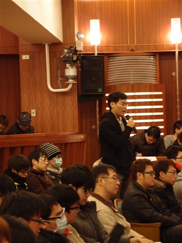 朱敬一院士蒞臨本校演講談台灣經濟發展機會。