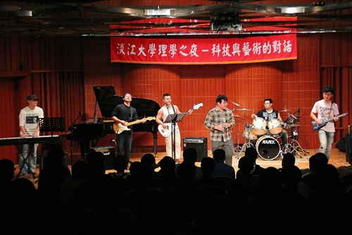 理學院舉辦師生「科技與藝術的對話」。