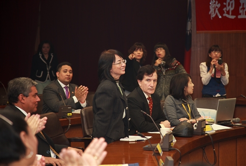 本校成立全國首創的跨國遠距教學碩專班，招收中南美洲友邦在職菁英。