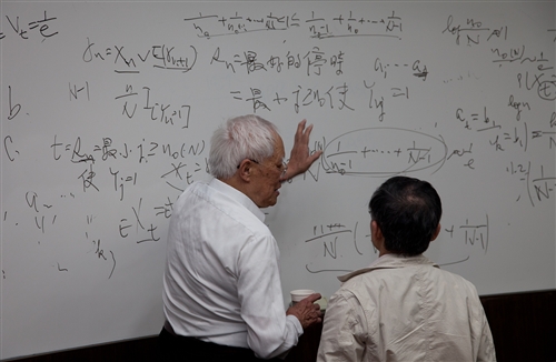 周元燊院士蒞校演講談「望佳止步」。