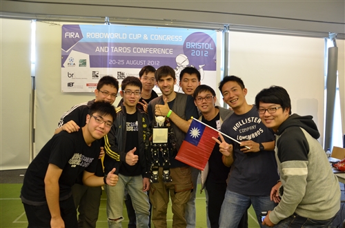 電機系機器人再創FIRA 世界盃機器人大賽5金3銀3銅佳績。