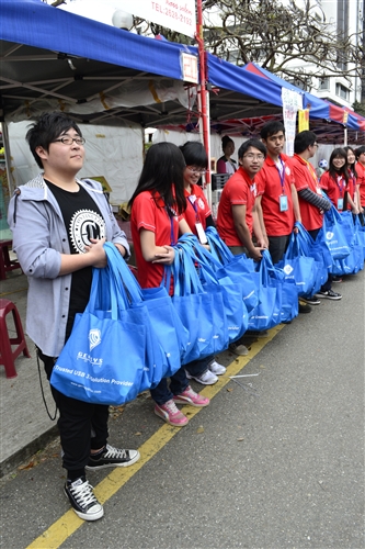 商管學會主辦「種下希望，幸福發芽」愛心義賣活動！