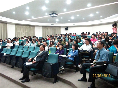 前行政副院長賴英照教授蒞校演講：「華爾街往何去？」