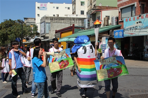 學務處推動品德教育，於淡水捷運站舉辦品格運動會。