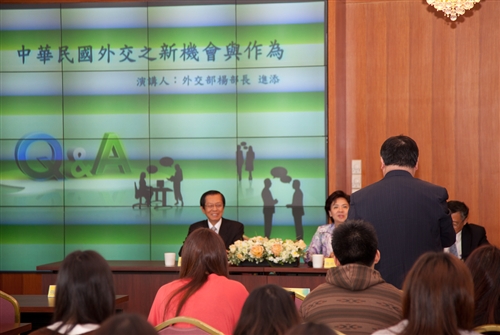 外交部長楊進添蒞校演講：「中華民國外交之新機會與作為」。