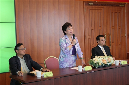 本校舉行「100年度教學單位計畫執行成果發表會」。