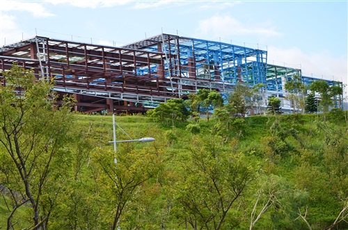 興建中的紹謨紀念活動中心 